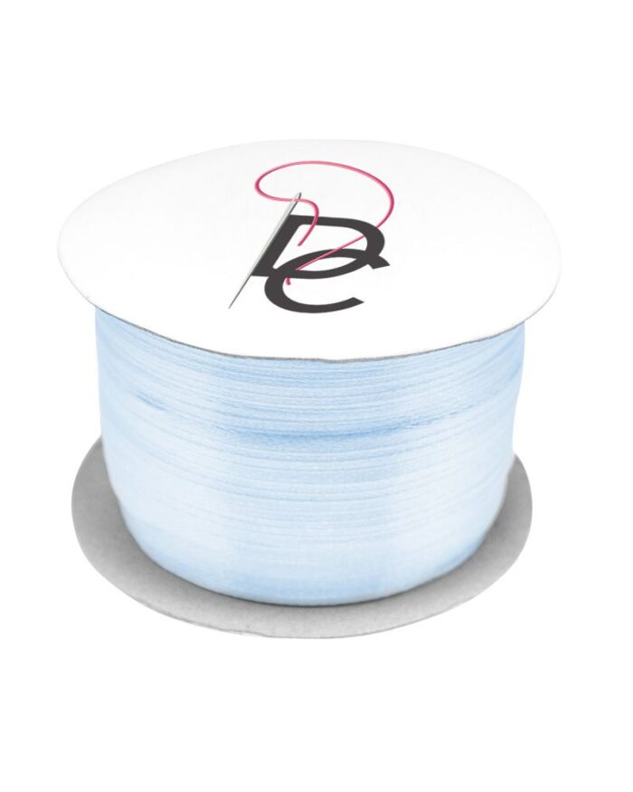 rola panglica saten 0,3 cm latime. Banda saten se foloseste pentru articole vestimentare, decoratiuni si accesorii. Panglica saten de 3 mm latime la rola de 130 metrii liniari. www.textilelametru.ro