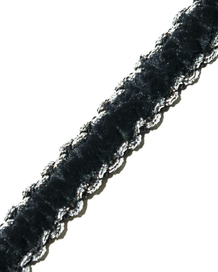 Dantela-brodata-CATIFEA+lurex-G99-12mm Dantela brodata catifea cu lurex. Dantela brodata cu lurex cu aspect metalic argintiu / auriu. Banda lurex dantela.