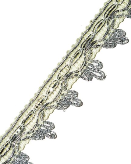 Dantela brodata cu lurex cu aspect metalic argintiu / auriu. Banda lurex dantela.