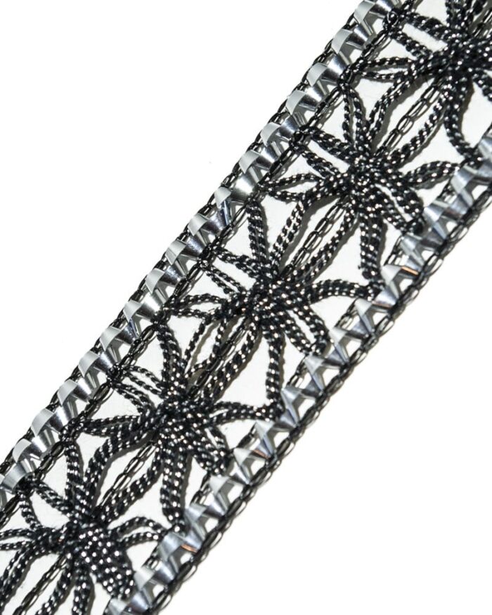 Dantela-brodata-lurex-G93-25mm Dantela brodata cu lurex cu aspect metalic argintiu / auriu. Banda lurex dantela.