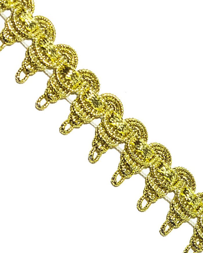 Dantela brodata cu lurex cu aspect metalic argintiu / auriu. Banda lurex dantela.