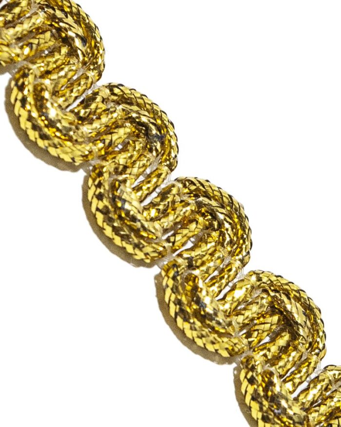 Dantela brodata cu lurex cu aspect metalic argintiu / auriu. Banda lurex dantela.