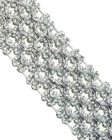 Dantela brodata cu lurex cu aspect metalic argintiu / auriu. Banda lurex dantela.