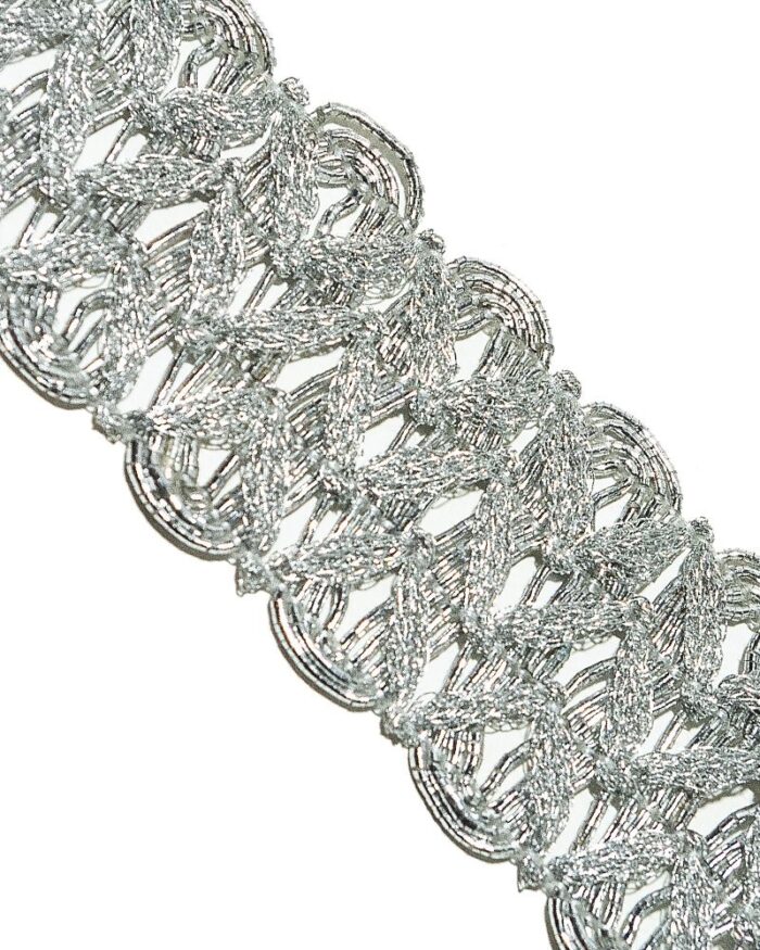 Dantela brodata cu lurex cu aspect metalic argintiu / auriu. Banda lurex dantela.