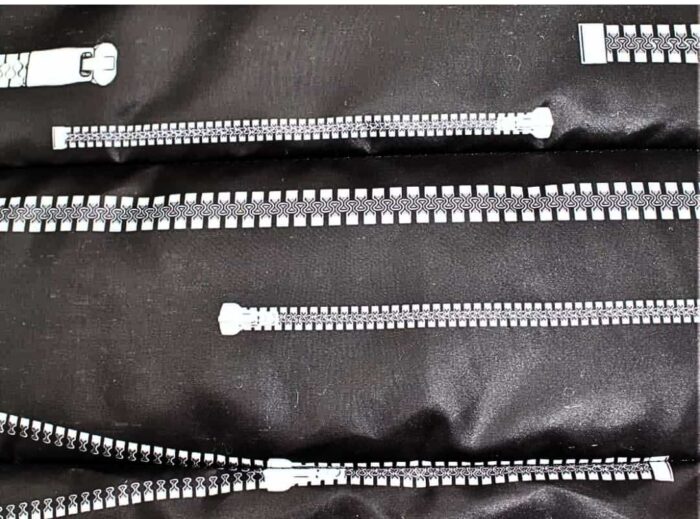 Fas matlasat negru cu imprimeu fermoar - imagine 1